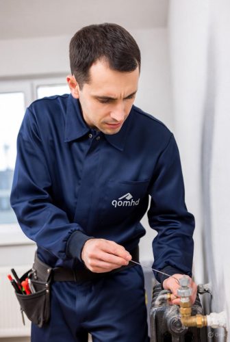 هواگیری شوفاژ در قم — راهنمای ساده و فوری برای رفع مشکل گرمایش