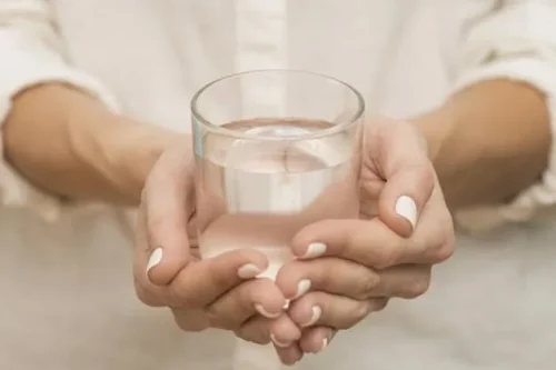 بدطعم شدن آب تصفیه آب؛ 7 علت و راه‌حل | 7 روز هفته